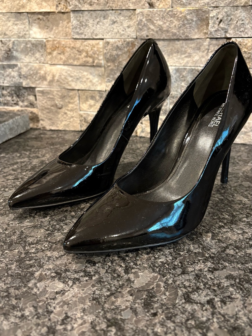 MICHAEL Michael Kors Black Patent Leather Pumps Size 6.5